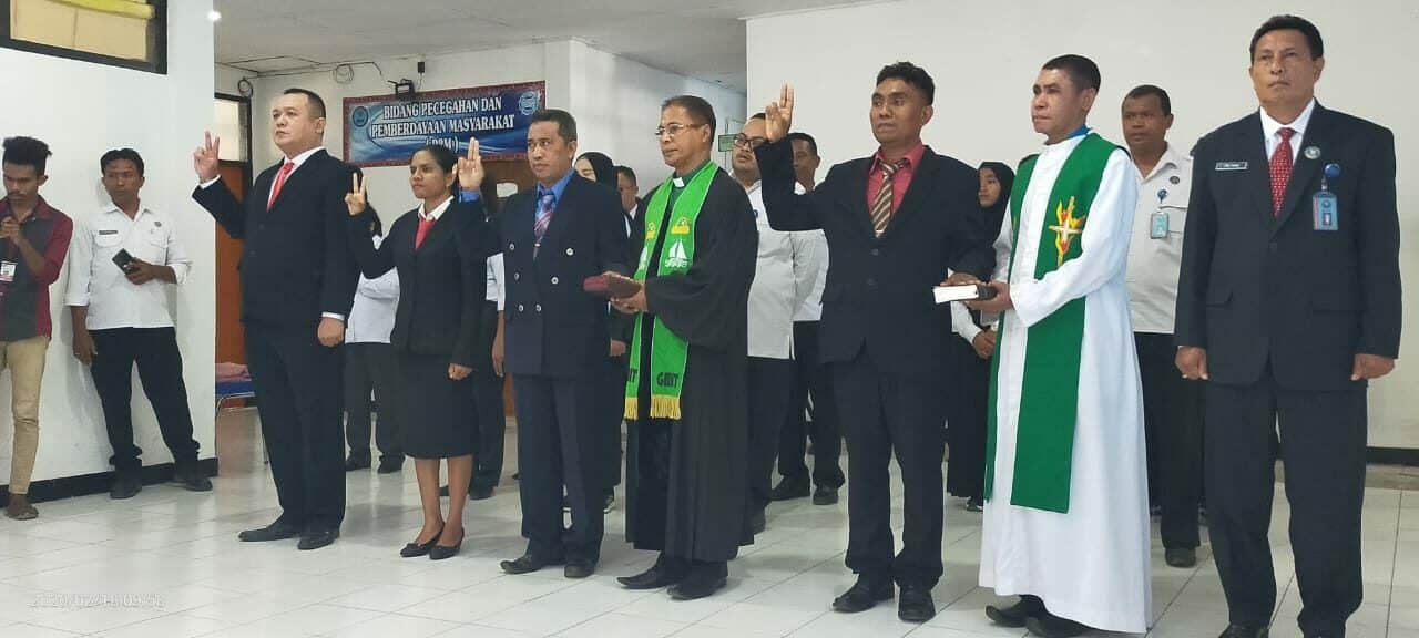 Pelantikan dan Pengambilan Sumpah / Janji Jabatan Eselon IV-A di Lingkungan BNNP NTT dan Jajaran. Pelantikan dan Pengambilan Sumpah / Janji Jabatan Eselon IV-A di Lingkungan BNNP NTT dan Jajaran.