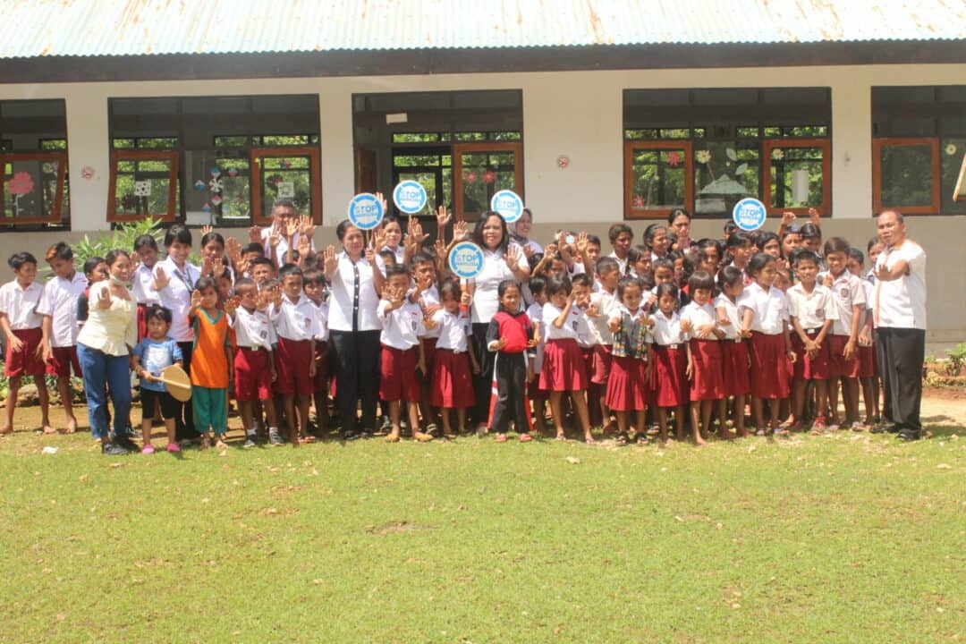 Diseminasi Informasi P4GN melalui Penyuluhan Pencegahan Dini Bahaya Narkoba kepada Guru dan Siswa SD Negeri Oemilal Rote Barat Laut