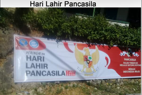 Pemasangan Spanduk Peringatan Hari Lahir Pancasila