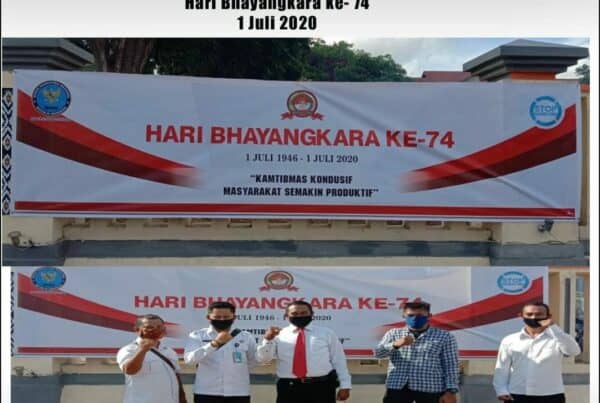 Pemasangan Spanduk Ucapan Selamat Memperingati Hari Bhayangkara ke -74