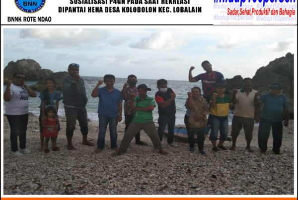 Penggiat Anti Narkoba Instansi Pemerintah Dinas Kelautan dan Perikanan Kabupaten Rote Ndao Melakukan Sosialisasi Bahaya Narkoba pada saat Rekreasi di Pantai Hena Desa Kolobolon Kecematan Lobalain