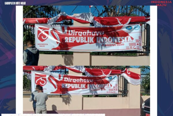 Pemasangan Spanduk Dirgahayu Republik Indonesia