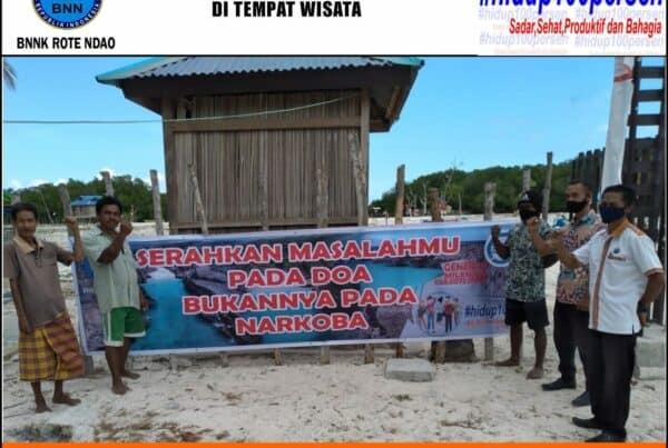 Pemasangan Spanduk Cegah Narkoba di Tempat Wisata
