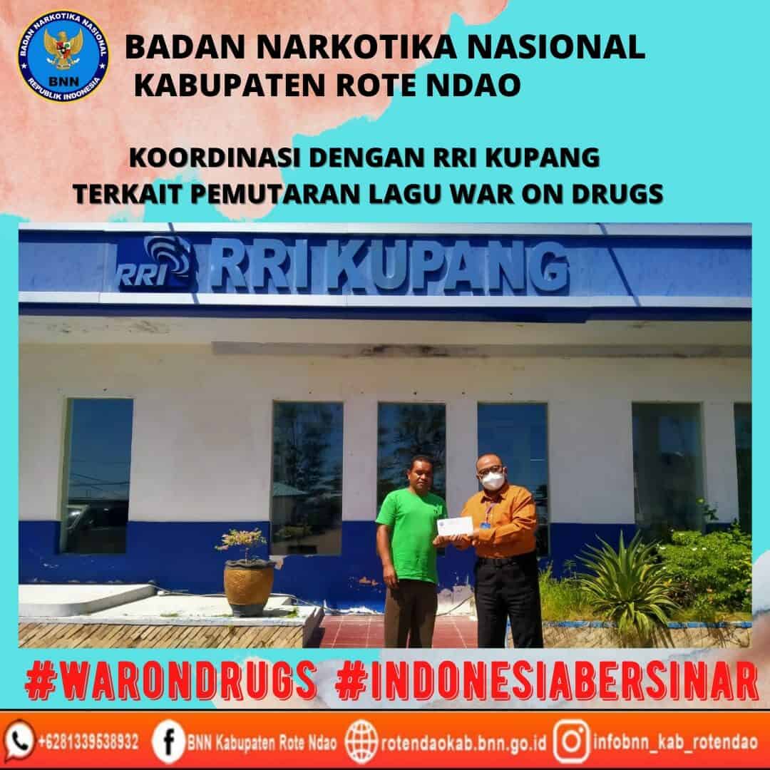 Kepala BNNK Rote Ndao Kembali melakukan koordiansi dengan RRI Kupang terkait pemutaran lagu War On Drugs Kepala BNNK Rote Ndao Kembali melakukan koordiansi dengan RRI Kupang terkait pemutaran lagu War On Drugs