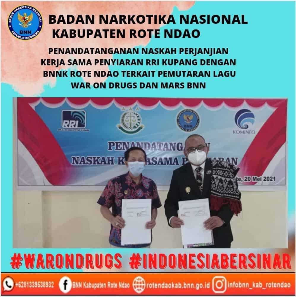 Penandatanganan naskah perjanjian kerja sama penyiaran RRI Kupang dengan BNNK Rote Ndao terkait pemutaran lagu War On Drugs dan Mars BNN Penandatanganan naskah perjanjian kerja sama penyiaran RRI Kupang dengan BNNK Rote Ndao terkait pemutaran lagu War On Drugs dan Mars BNN