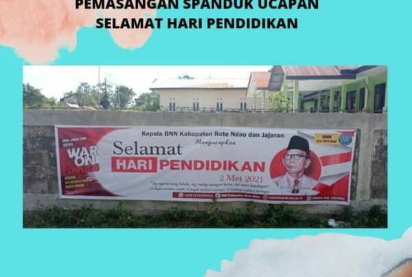 Pemasangan Spanduk ucapan selamat Hari Pendidikan Nasional