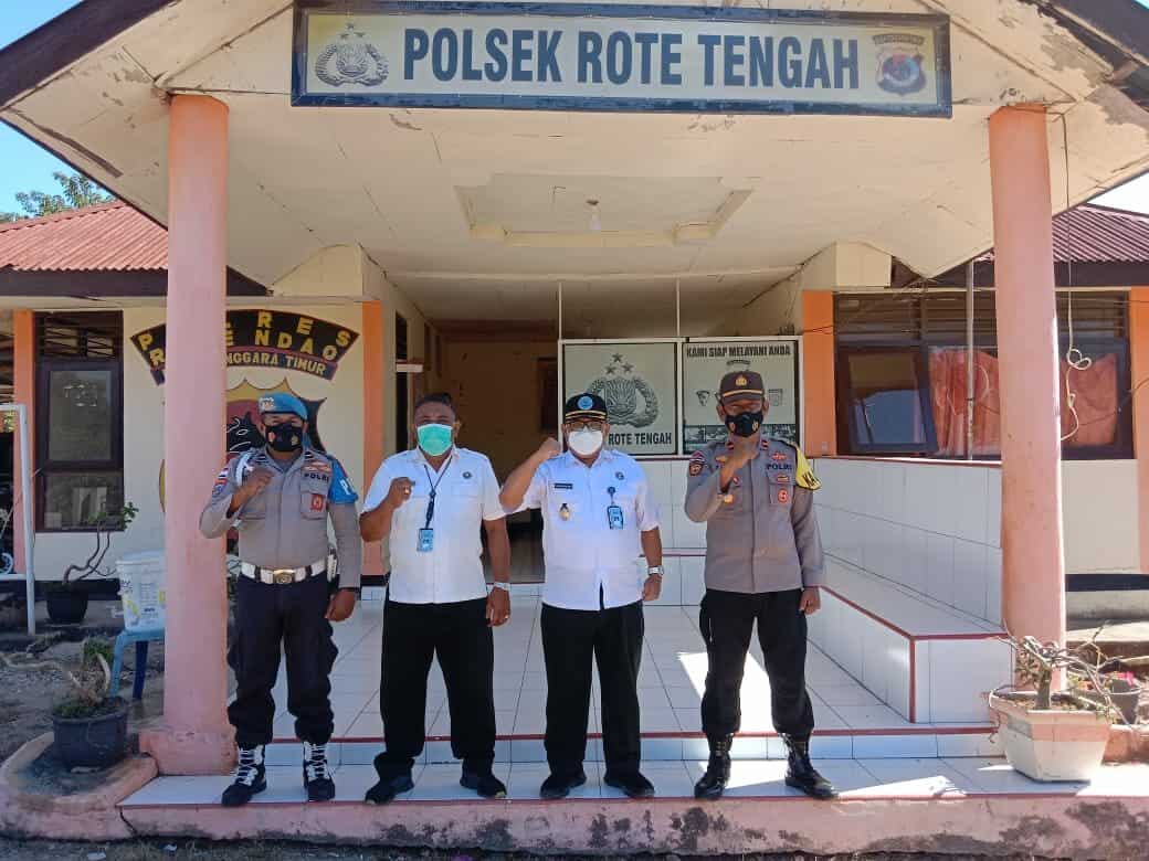 Kepala BNNK Rote Ndao berkunjung ke Polsek Rote Tengah sinergitas dan kolaborasi dalam pelaksanaan P4GN Kepala BNNK Rote Ndao berkunjung ke Polsek Rote Tengah sinergitas dan kolaborasi dalam pelaksanaan P4GN