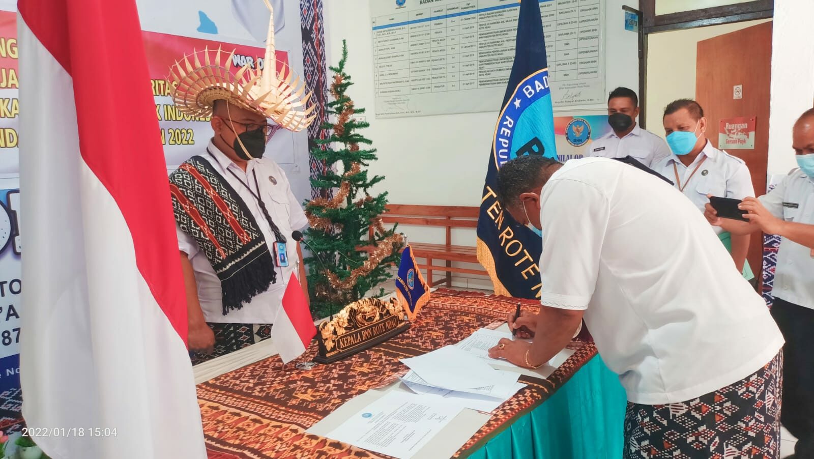 Penandatanganan Perjanjian Penetapan Kinerja dan Pakta Integritas Pegawai BNNK Rote Ndao Tahun Anggaran 2022