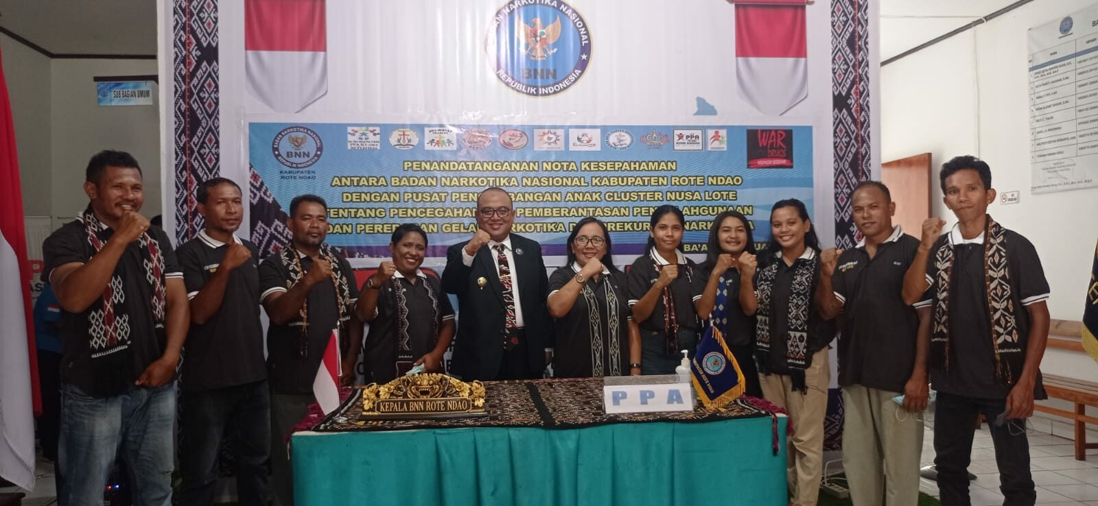 Penandatanganan Nota Kesepahaman P4GN BNN Kabupaten Rote Ndao dengan Pusat Pengembangan Anak (PPA) Cluster Nusa Lote Penandatanganan Nota Kesepahaman P4GN BNN Kabupaten Rote Ndao dengan Pusat Pengembangan Anak (PPA) Cluster Nusa Lote