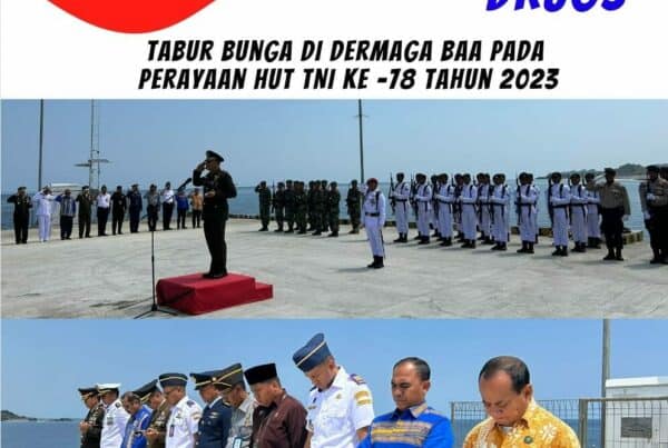 Upacara Tabur Bunga di Pelabuhan Baa pada HUT TNI ke- 78 Tahun 2023